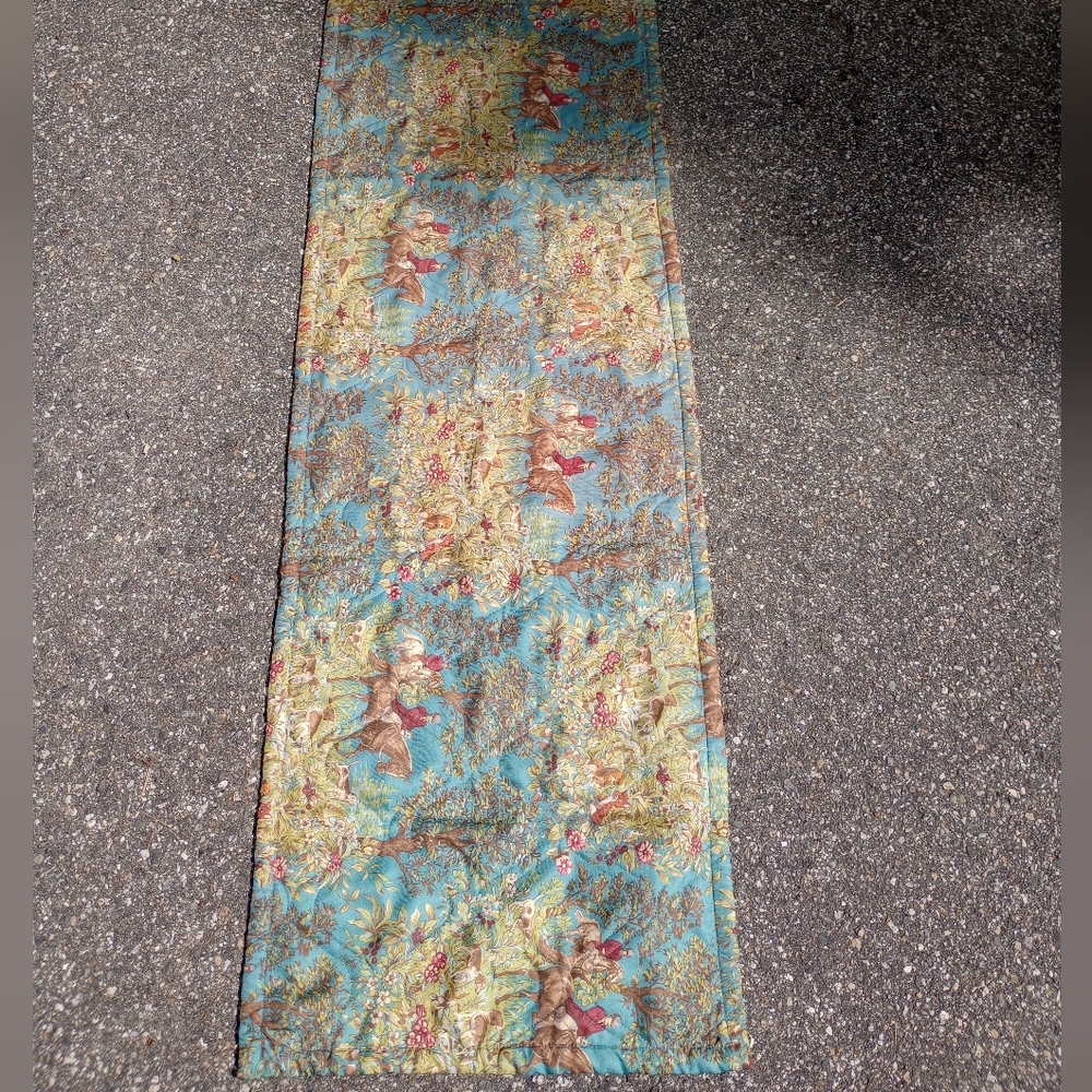 Disney’s Saratoga resort room bed scarf Disney Fox and the hound